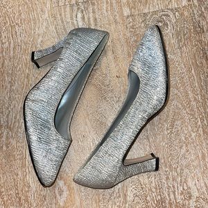 Pierre Dumas Shoes Size 8 1/2 vintage lame metallic